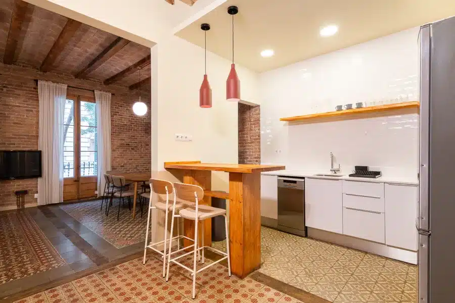 3-Bedroom 2-Bathroom Apartment - PRAL11